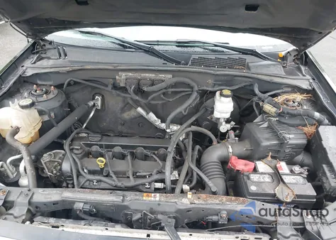 2010 Ford Escape Xls z USA, uszkodzony, nr VIN 1FMCU0C77AKD33467